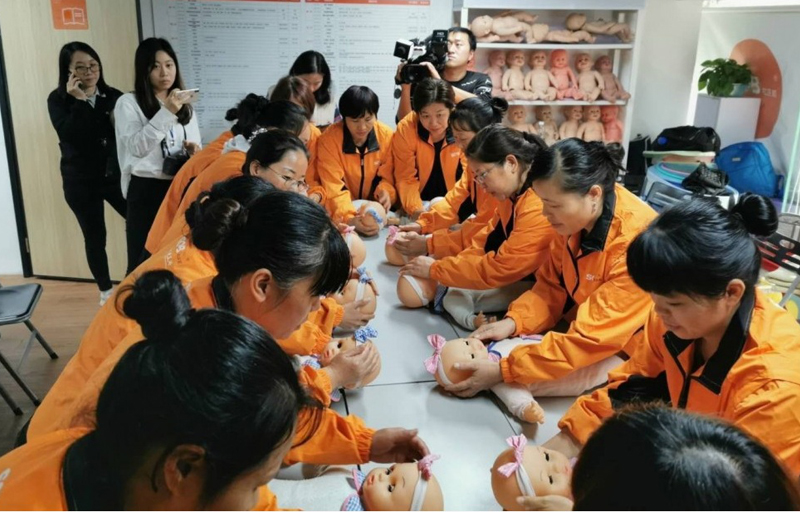 四個(gè)月的嬰兒如何早教?哪些專業(yè)性方法匯總