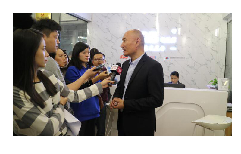 月兒彎月嫂加盟值得加盟嗎?和社區(qū)邦對比如何