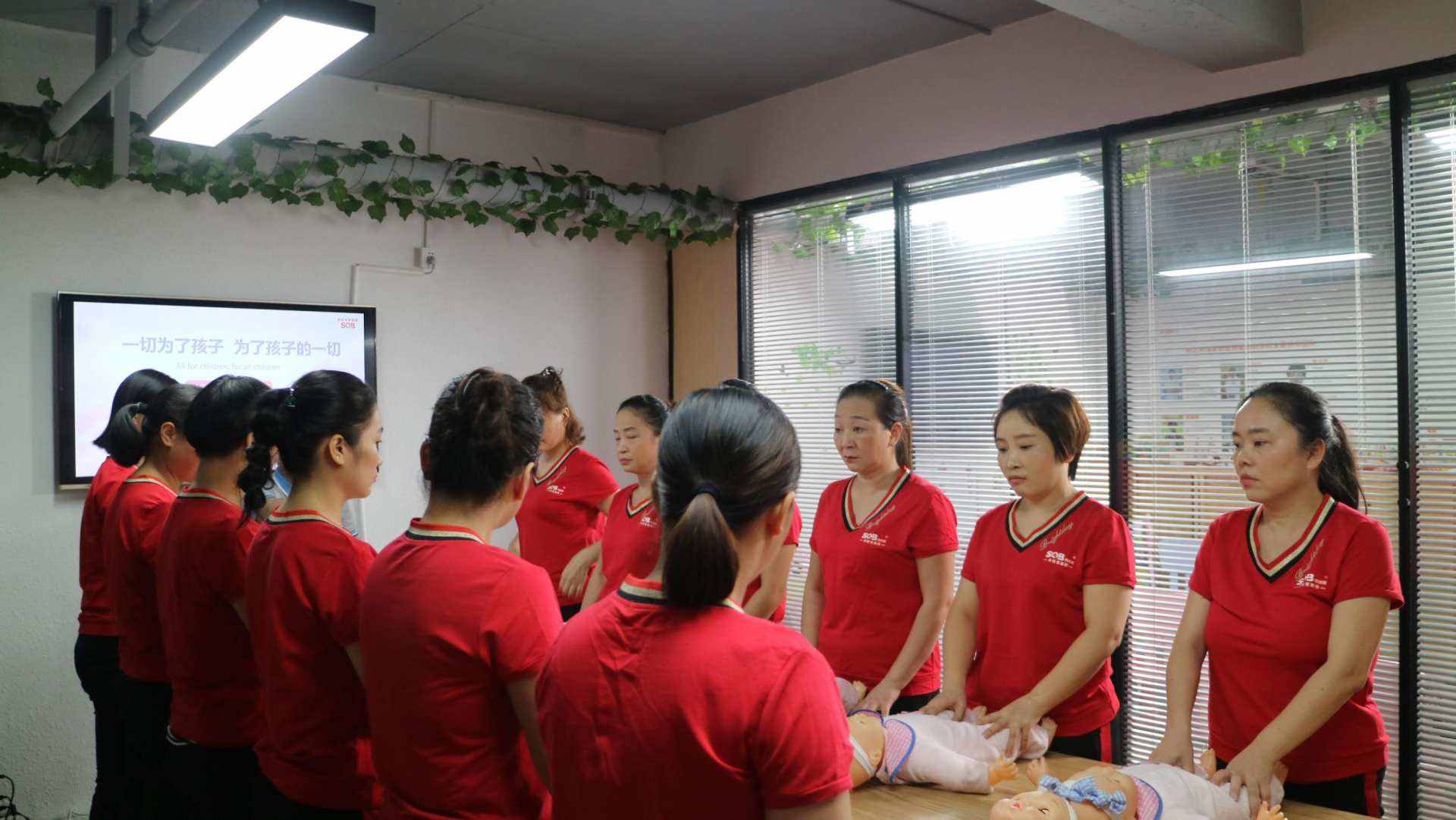 家政服務(wù)員月嫂和育嬰師哪個(gè)工作好? 新手育嬰師如何找工作？