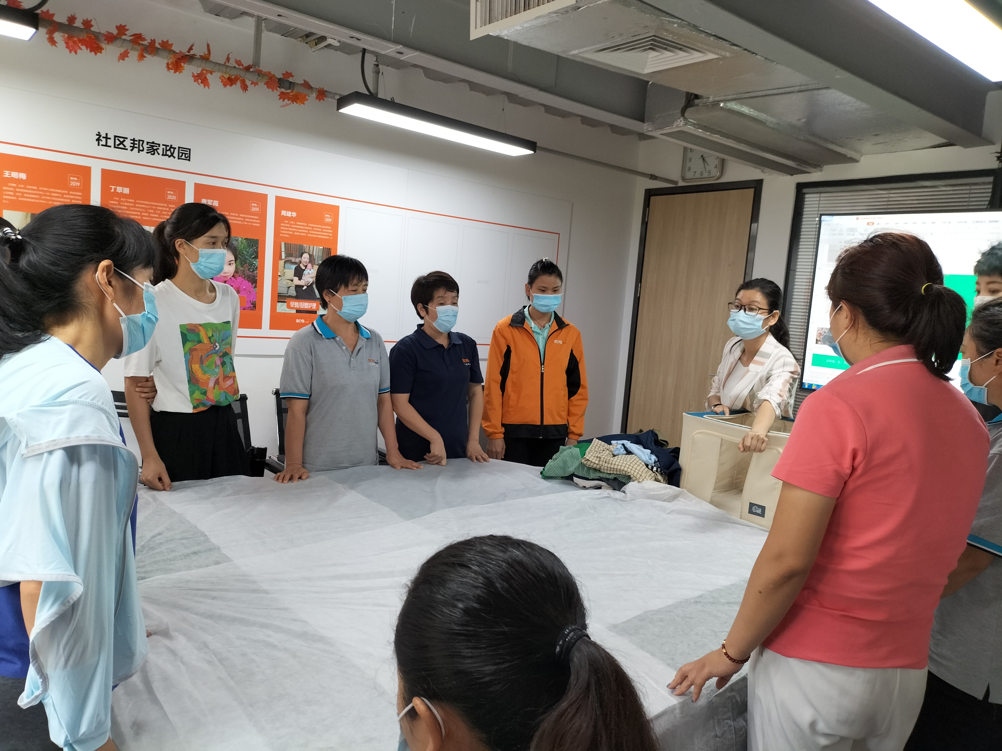 汽車后備箱太凌亂？三個(gè)家政員收納整理技巧提升車廂空間環(huán)境！