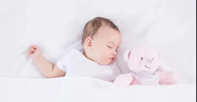不哄奶也能讓寶寶安靜入睡？月嫂育嬰師告訴你2個妙招！