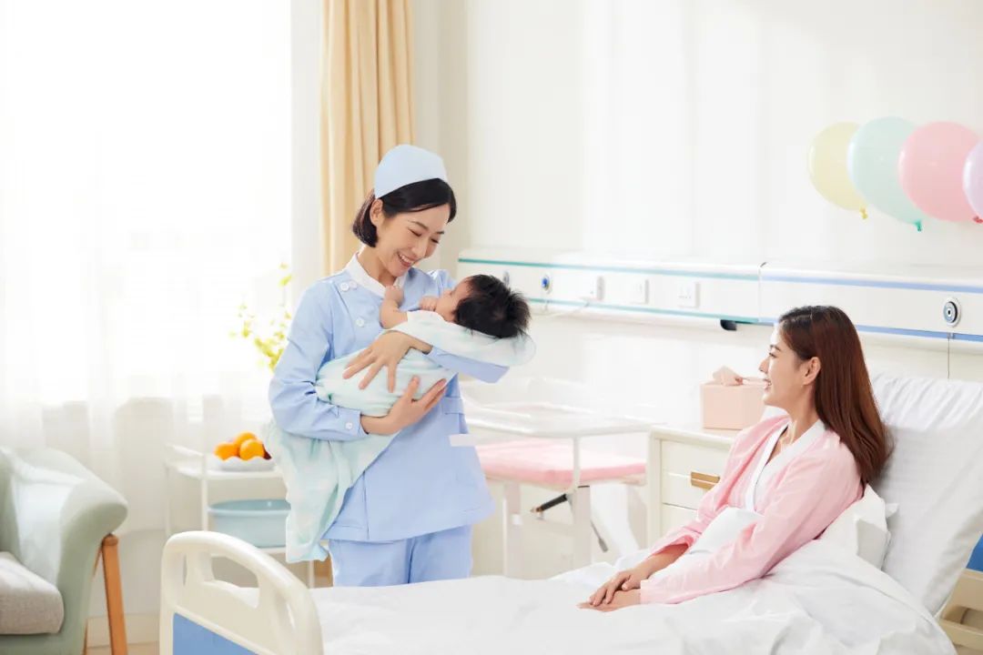 新生兒采生要注意什么？育嬰師提醒父母不能讓這4種人抱寶寶！