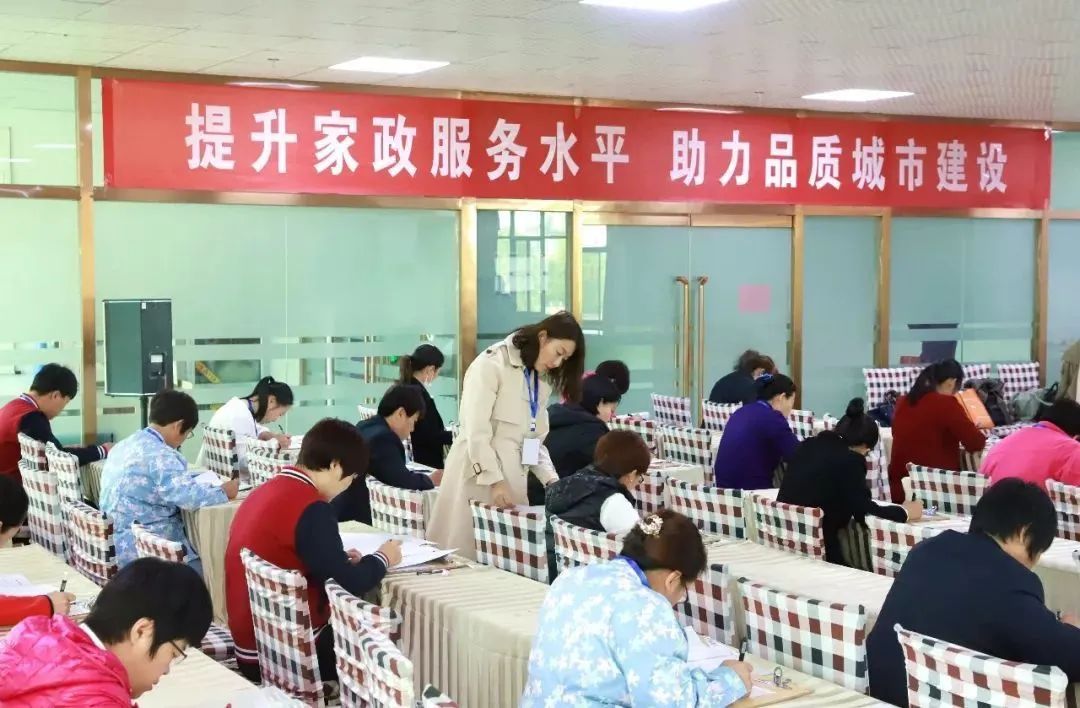 大學生創(chuàng)業(yè)開家政公司怎么樣？單干好還是加盟家政公司好？