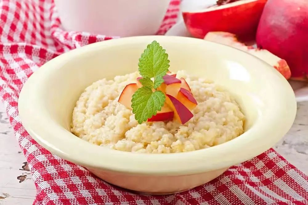 爸媽掌握這5個分階輔食喂養(yǎng)方法，寶寶輔食吃得更科學(xué)！