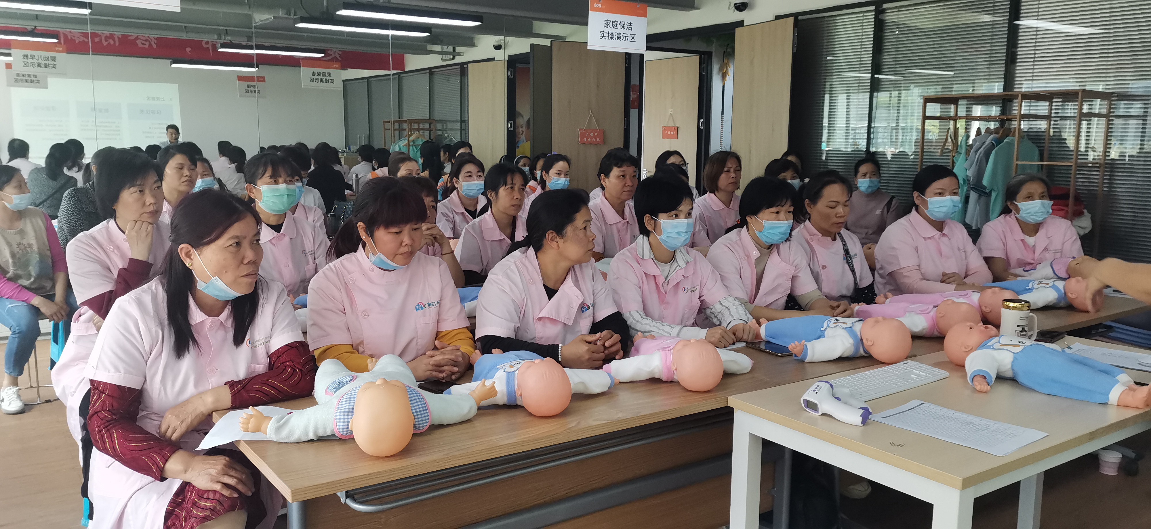 深圳育嬰師證在哪里報(bào)考？如何選擇合適的育嬰師培訓(xùn)班？