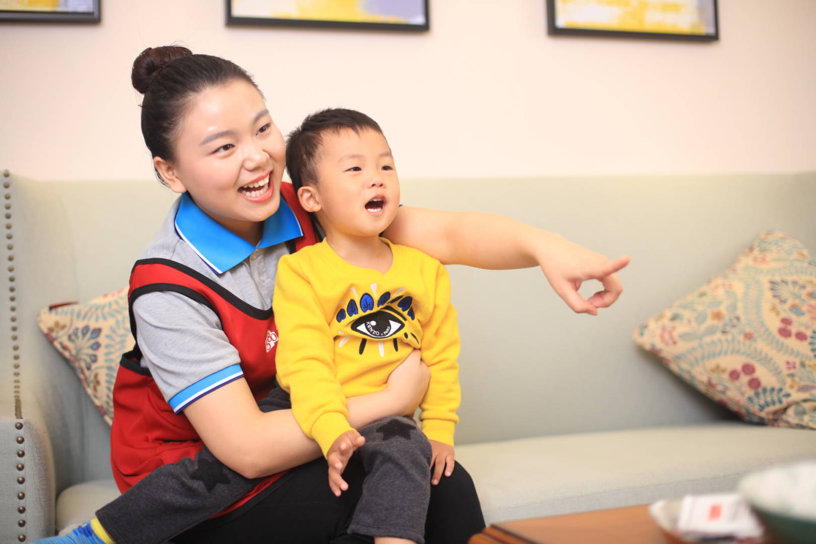 在深圳家政公司請育嬰師帶小孩要注意什么事情？