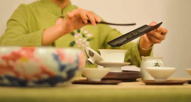 品香茗悟茶道，點燃生活夢想！深圳市免費茶藝師培訓(xùn)班等你來！