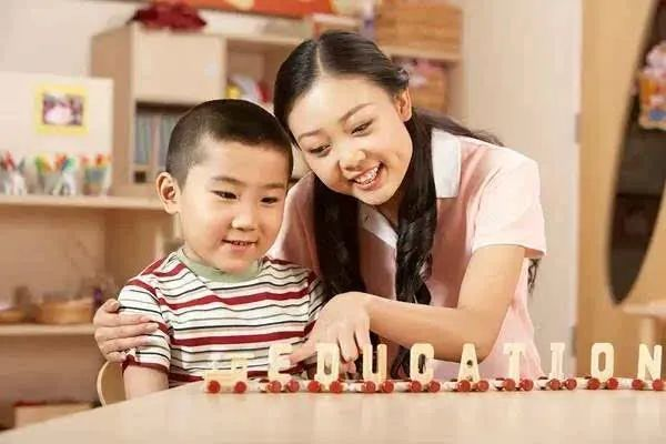 專業(yè)家庭早教師賺錢多，市場缺！社區(qū)邦培訓(xùn)推薦就業(yè)，快來吧！