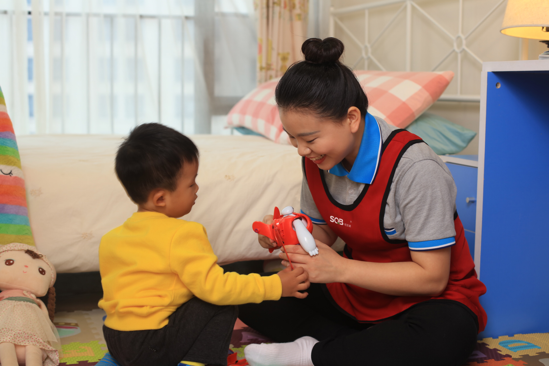 雇主為什么要給孩子請育嬰師?社區(qū)邦育嬰師的好處有哪些？