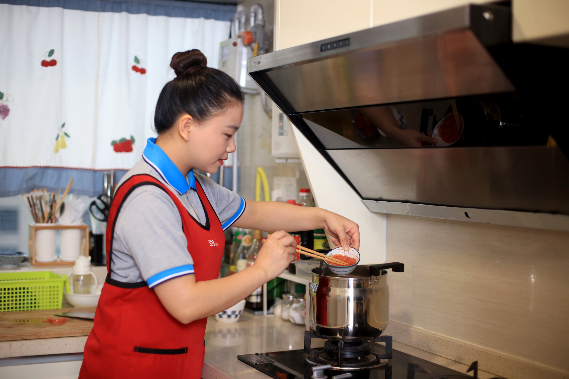 深圳育兒嫂都能干什么？育兒嫂價格多少錢一個月？