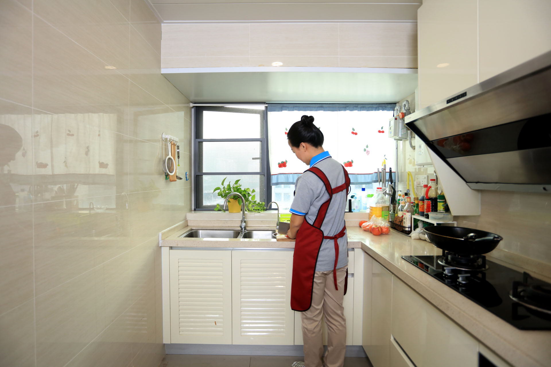 深圳找什么樣的保姆好？如何找到負(fù)責(zé)任的住家保姆？