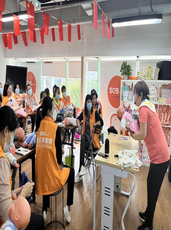 做月嫂20年存款500萬，月嫂真有那么高薪？
