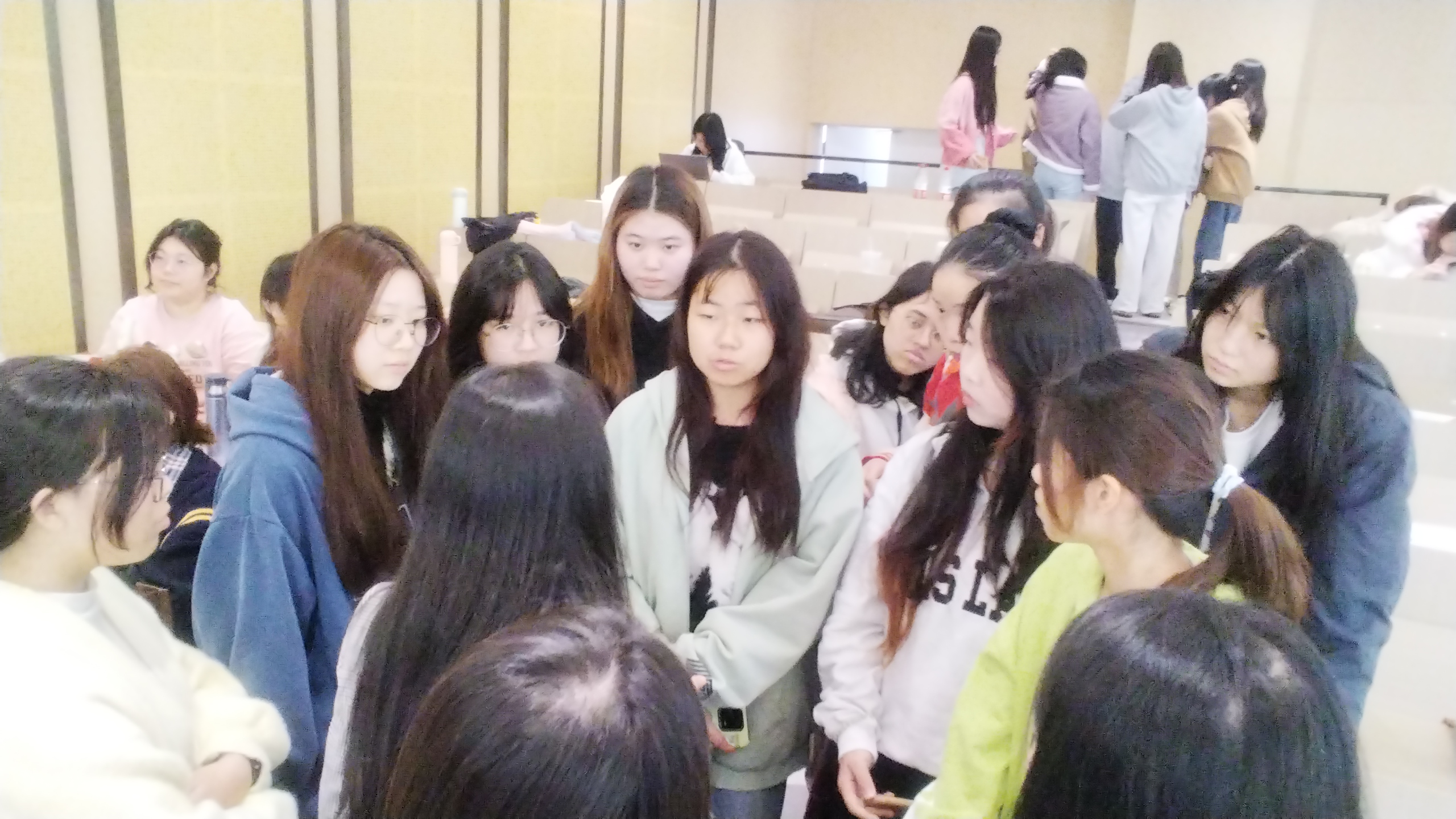 深職大學前教育專業(yè)聯(lián)合社區(qū)邦家政開展就業(yè)指導課 校企共探兒童成長陪伴師新職業(yè)，學生踴躍參與開拓就業(yè)視野